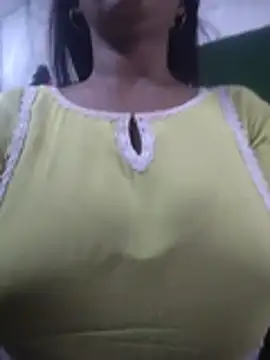 Snapshot of your_favourite_bhabhi chatting on July 3, 7:04 am your favourite bhabhi online show from July 3, 7:04 am