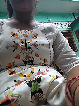 Snapshot of your_favourite_bhabhi chatting on July 8, 7:02 am your favourite bhabhi online show from July 8, 7:02 am