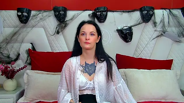 MollyMillsen online show from November 1, 6:32 pm