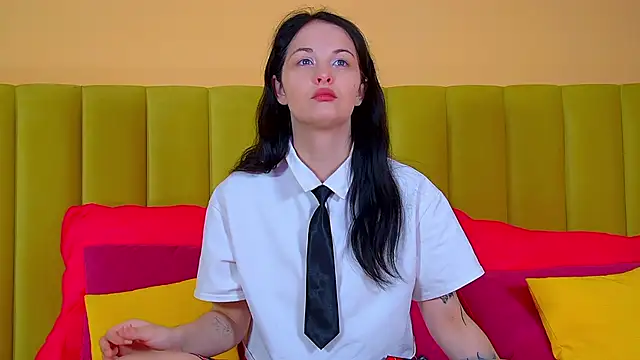 MollyMillsen online show from November 5, 6:30 pm