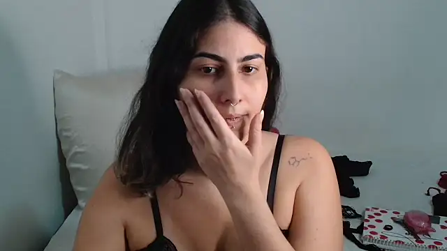 ApenasLys online show from October 15, 3:12 pm