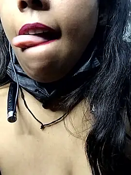 Snapshot of aliyaa9900 chatting on November 9, 7:23 pm aliyaa9900 online show from November 9, 7:23 pm