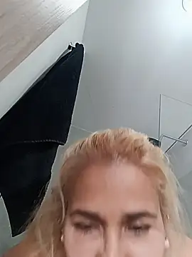 AndrehGuzman online show from December 1, 3:17 pm