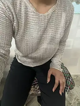 miss moonikaa online show from February 16, 9:05 am