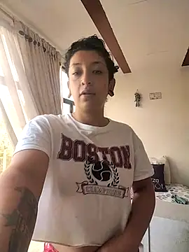 Snapshot of Coralaine_96 chatting on September 17, 12:18 pm Coralaine 96 online show from September 17, 12:18 pm