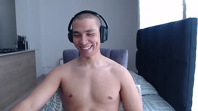 Snapshot of Auron_Demon01 chatting on December 15, 5:17 pm Auron Demon01 online show from December 15, 5:17 pm