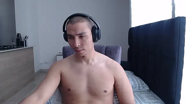 Snapshot of Auron_Demon01 chatting on December 16, 4:12 pm Auron Demon01 online show from December 16, 4:12 pm