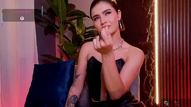 Snapshot of La_Diabla_111_ chatting on October 2, 7:32 pm La Diabla 111 online show from October 2, 7:32 pm