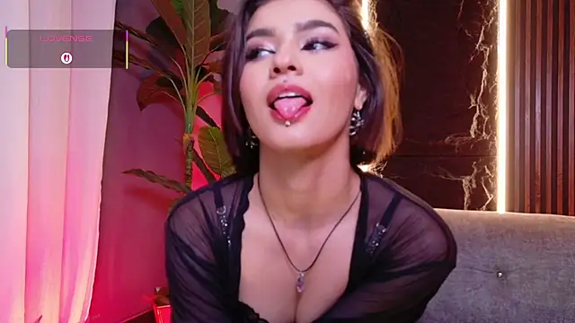 Snapshot of La_Diabla_111_ chatting on October 9, 8:18 pm La Diabla 111 online show from October 9, 8:18 pm