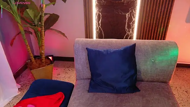 La Diabla 111  online show from January 6, 8:12 pm