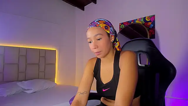 JennyLawrence online show from November 9, 7:45 pm