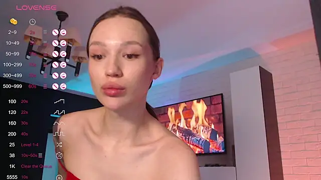 JadeSwift online show from September 22, 3:14 pm