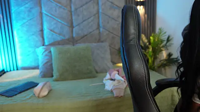 1Anya online show from October 10, 7:35 pm