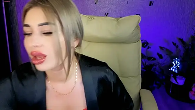 NikkiiStill online show from June 28, 12:38 am