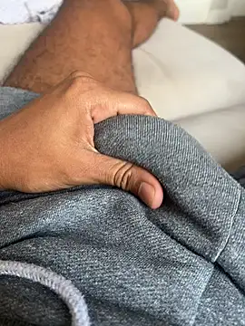 Snapshot of Hiuwee chatting on November 21, 7:56 pm Hiuwee online show from November 21, 7:56 pm