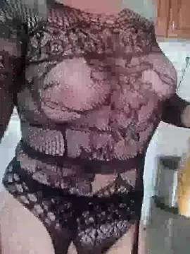 Snapshot of MiriandZacki chatting on November 18, 11:47 am MiriandZacki online show from November 18, 11:47 am