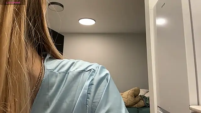 Snapshot of Denni_Spilber chatting on February 5, 4:44 pm Denni Spilber online show from February 5, 4:44 pm