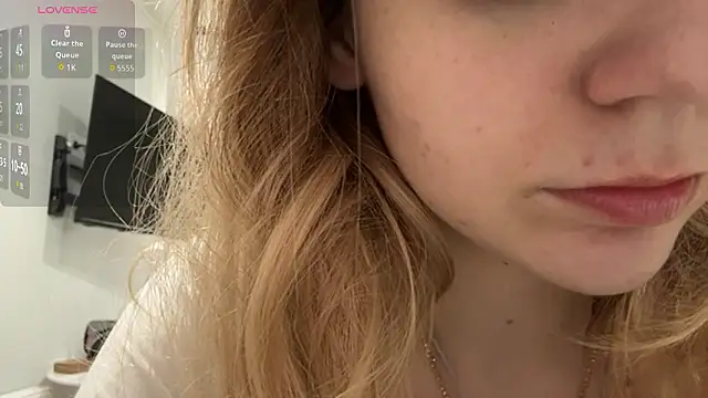 Snapshot of Denni_Spilber chatting on February 6, 5:27 pm Denni Spilber online show from February 6, 5:27 pm