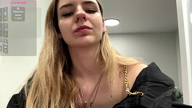 Snapshot of Denni_Spilber chatting on February 7, 4:33 pm Denni Spilber online show from February 7, 4:33 pm