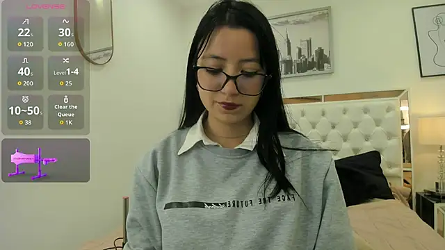 Zoe Xra online show from June 3, 9:09 pm