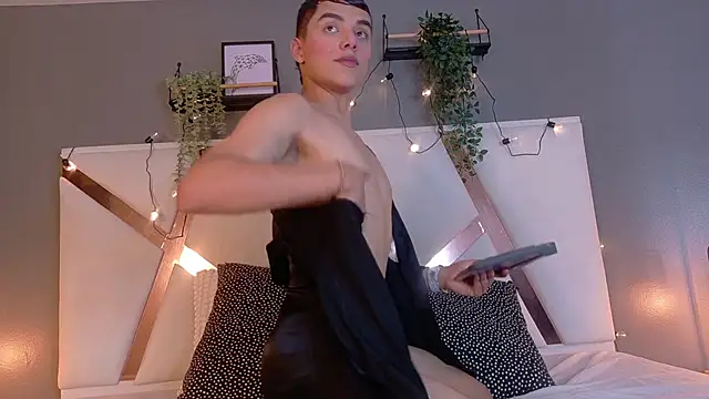 AAronBaker  online show from October 8, 7:33 pm