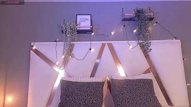 AAronBaker  online show from October 15, 7:36 pm