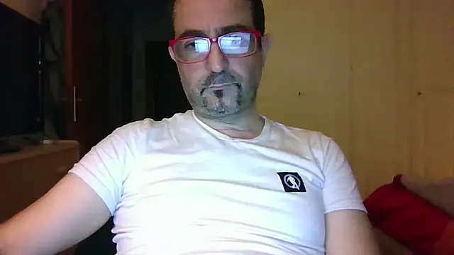 Snapshot of max_im69 chatting on June 17, 9:16 pm max im69 online show from June 17, 9:16 pm