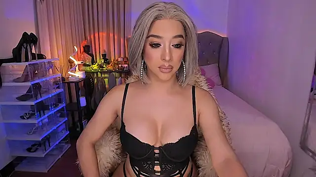 Snapshot of Dream_Goddess chatting on November 3, 4:03 am Dream Goddess online show from November 3, 4:03 am