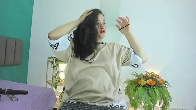 aradia kiss online show from September 15, 8:42 pm