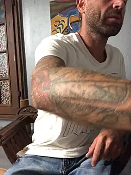 Snapshot of MatteoDom85 chatting on September 28, 12:54 pm MatteoDom85 online show from September 28, 12:54 pm