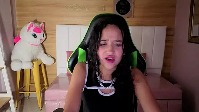 bella vibess s online show from April 16, 12:50 pm