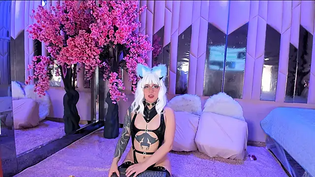 BizzyNoar online show from October 18, 8:42 pm