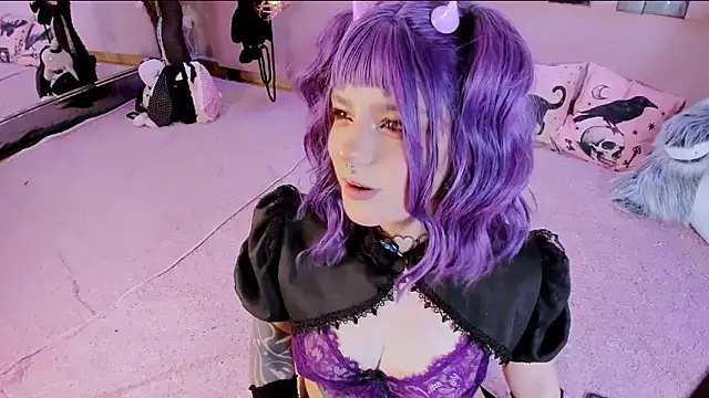 BizzyNoar online show from March 7, 6:43 am