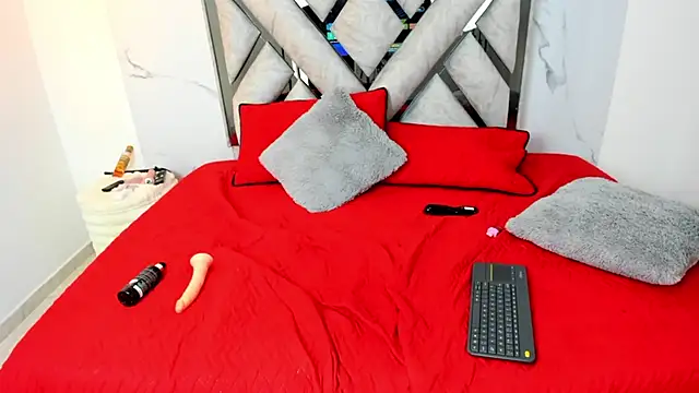 Emma high online show from October 7, 2:03 pm