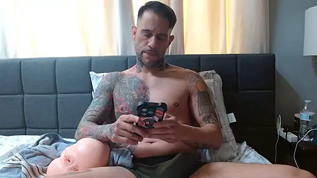 SexyFitDaddyy online show from March 28, 7:35 pm