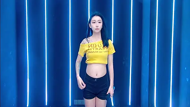 queen-001 online show from October 27, 11:25 am