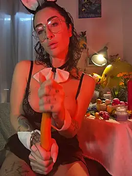 nikkaanderic online show from April 2, 3:31 pm