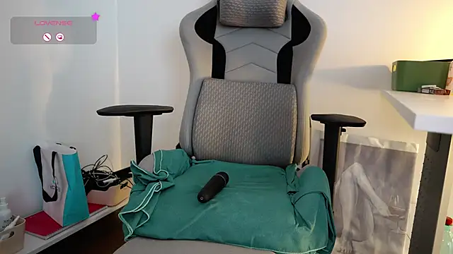 Snapshot of GingerAleMILF chatting on September 18, 7:54 am GingerAleMILF online show from September 18, 7:54 am