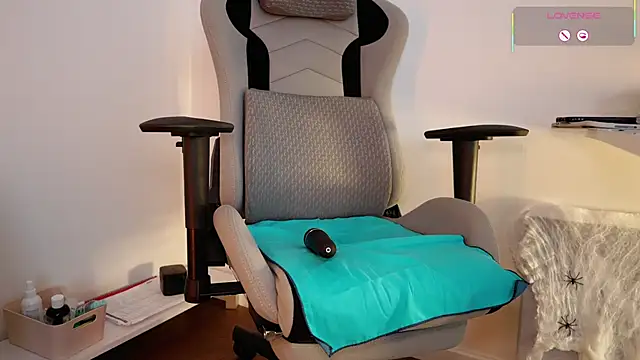 Snapshot of GingerAleMILF chatting on October 21, 7:09 am GingerAleMILF online show from October 21, 7:09 am