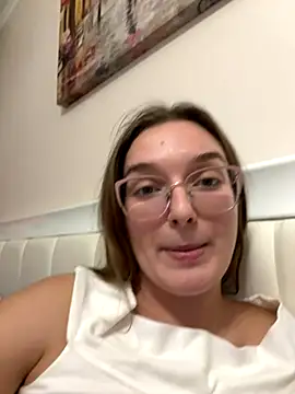 Snapshot of Bellatrisssaa chatting on December 3, 3:32 pm Bellatrisssaa online show from December 3, 3:32 pm