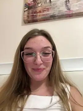 Snapshot of Bellatrisssaa chatting on December 16, 4:23 pm Bellatrisssaa online show from December 16, 4:23 pm