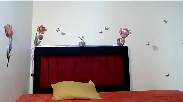 Snapshot of Valeryxs chatting on April 8, 1:33 pm Valeryxs online show from April 8, 1:33 pm