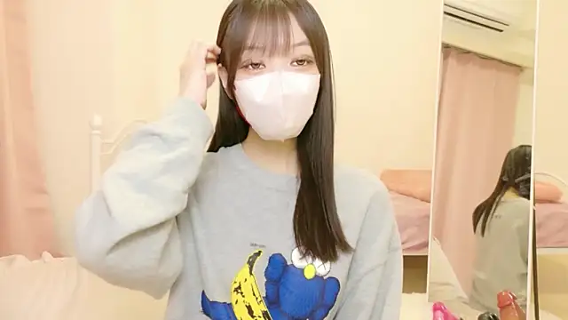 roachan  online show from March 6, 1:40 pm