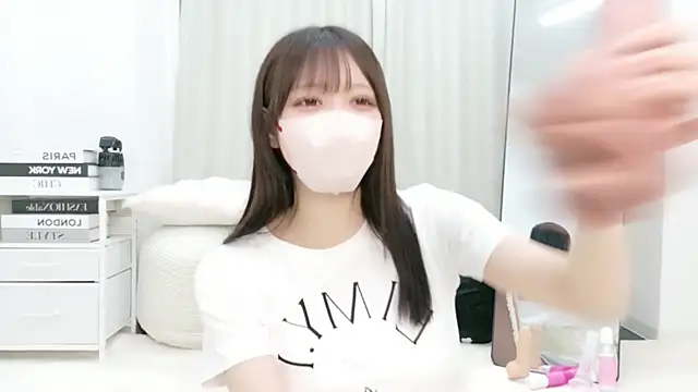 roachan  online show from July 30, 1:43 pm