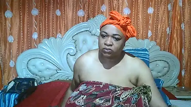 BUSTY QUEEEN online show from October 20, 6:25 am