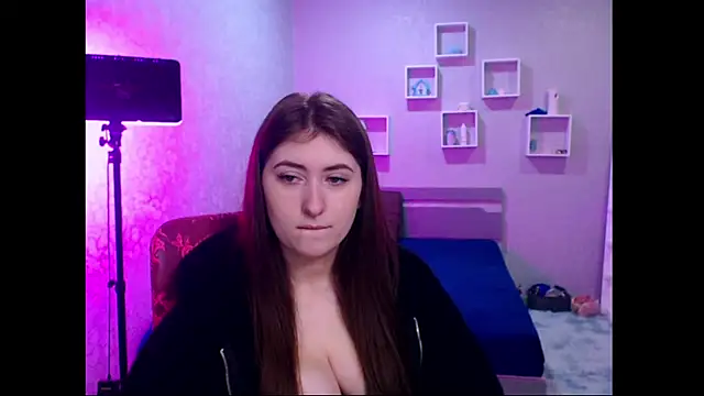 Emm1e Lynn online show from October 6, 7:28 am