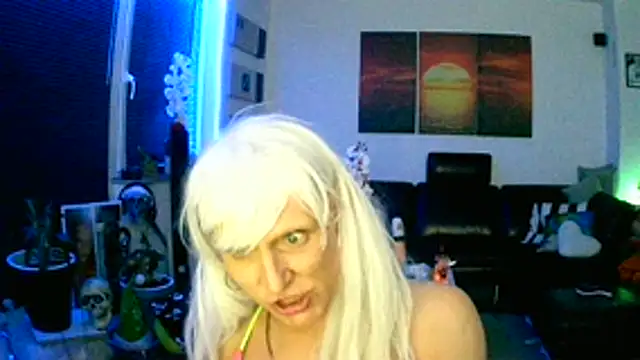 hellgirl1980 online show from November 19, 4:23 am