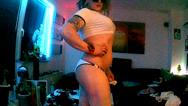 hellgirl1980 online show from December 1, 6:24 pm