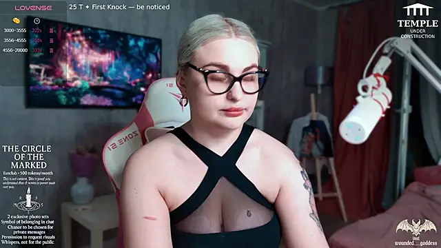 Snapshot of Wounded_Goddess_ chatting on November 12, 5:24 pm Wounded Goddess online show from November 12, 5:24 pm