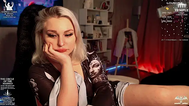 Snapshot of Wounded_Goddess_ chatting on December 13, 7:53 pm Wounded Goddess online show from December 13, 7:53 pm